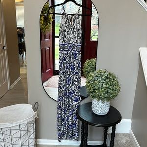 London Times size 4 long dress. 5% spandex and 95% polyester. White/black/royal